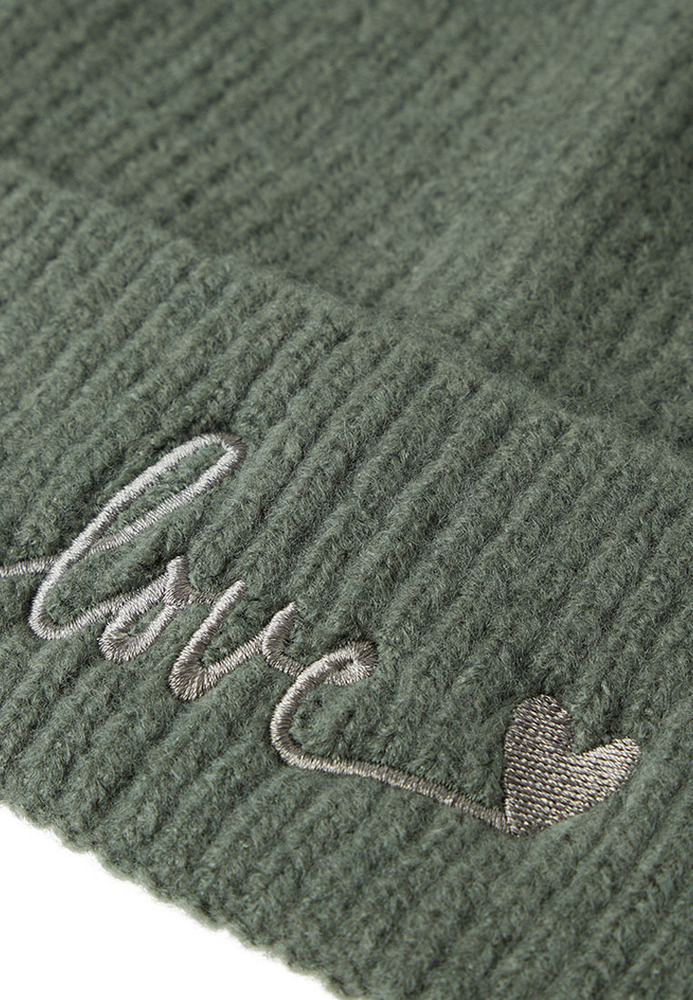 Mütze mit Stickerei