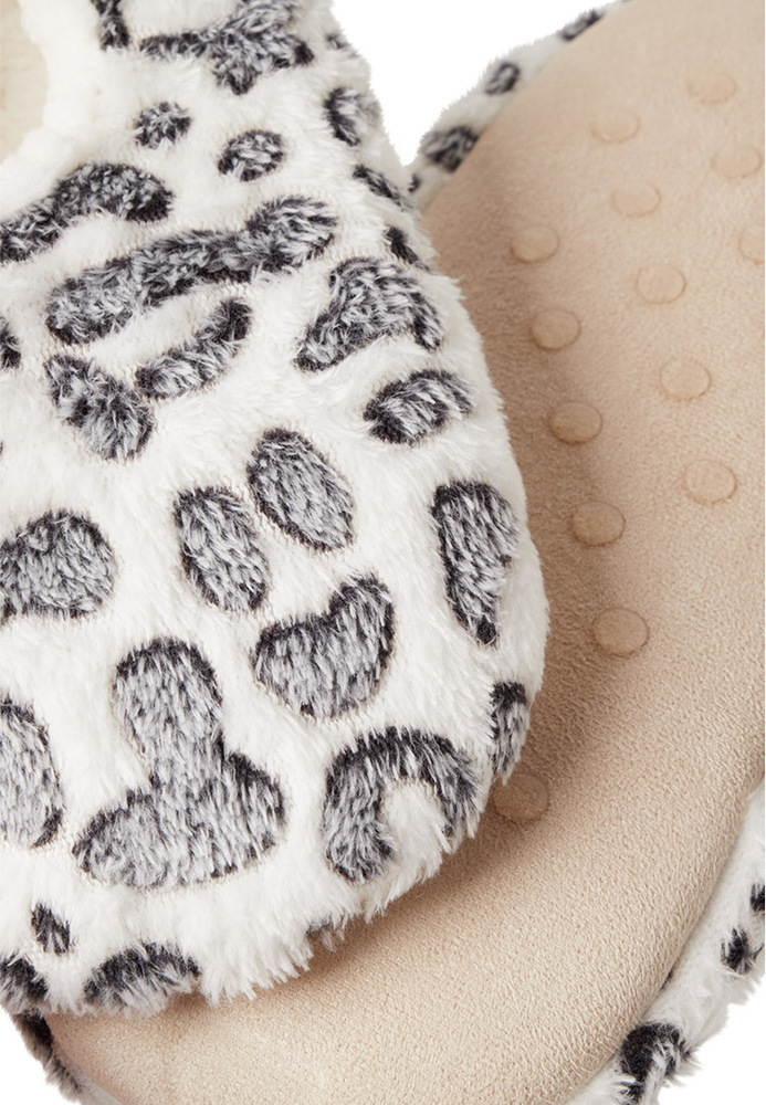 Hausschuhe im Leo-Look