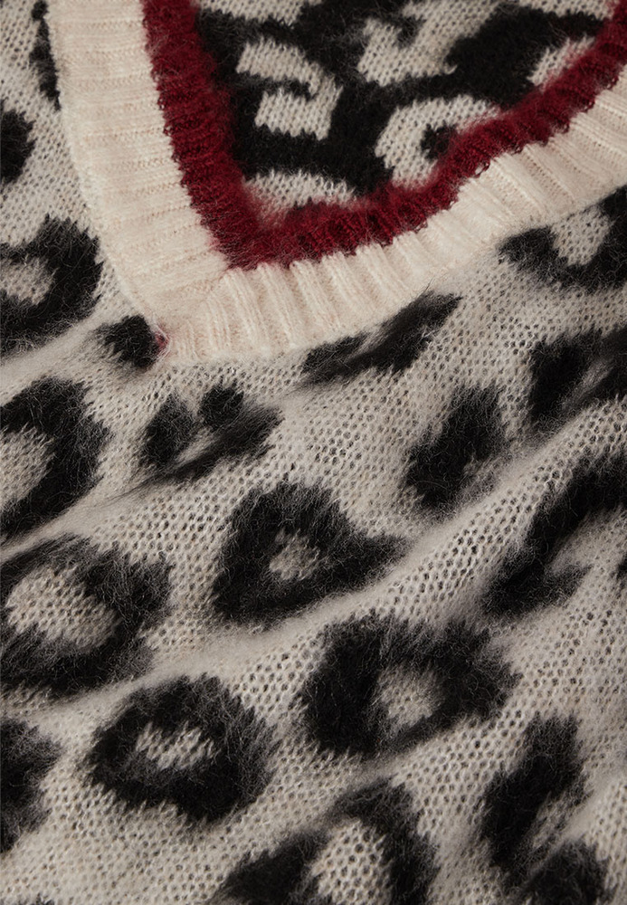 Strickpullover im Leo-Look