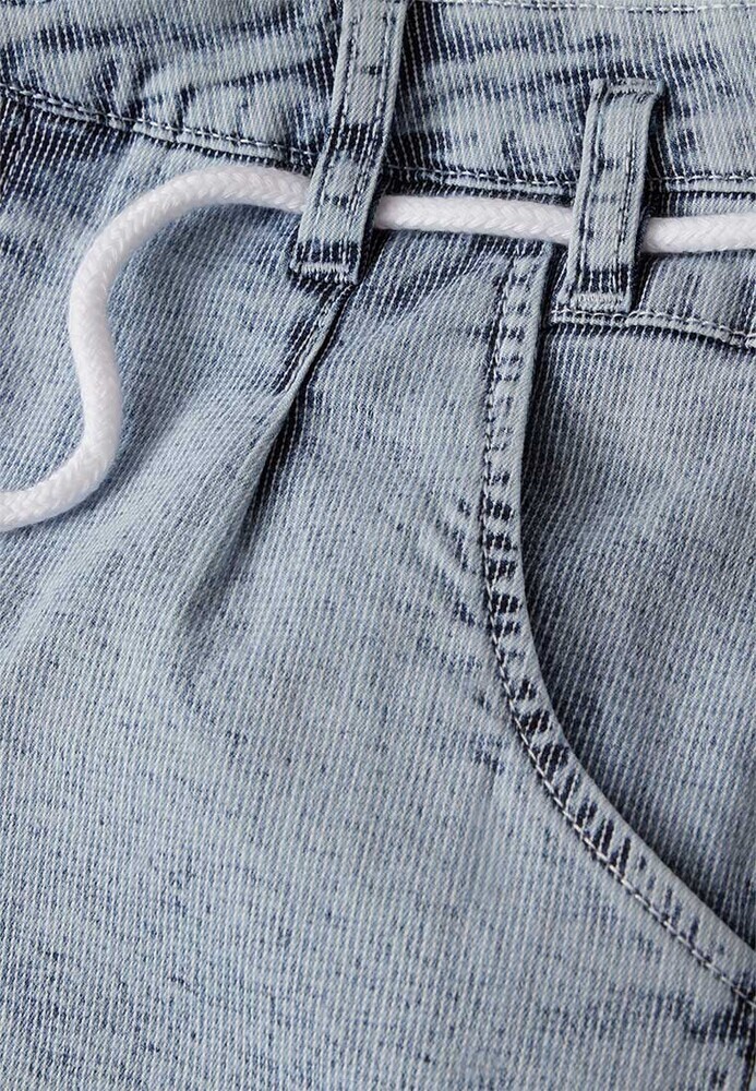 Barrel-Jeans mit All-Over-Muster