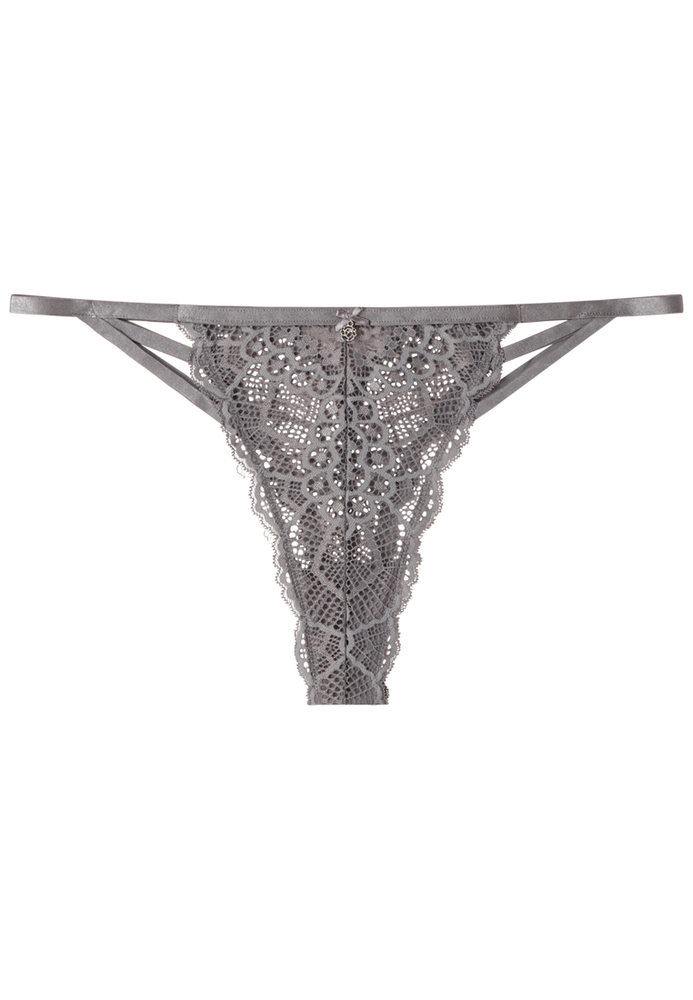 String mit floraler Spitze