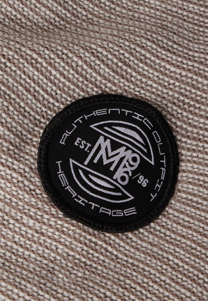 Strickpulli mit Schalkragen