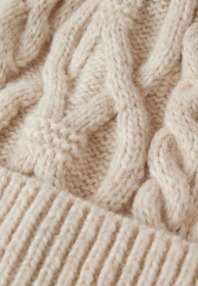 Mütze mit Zopfmuster