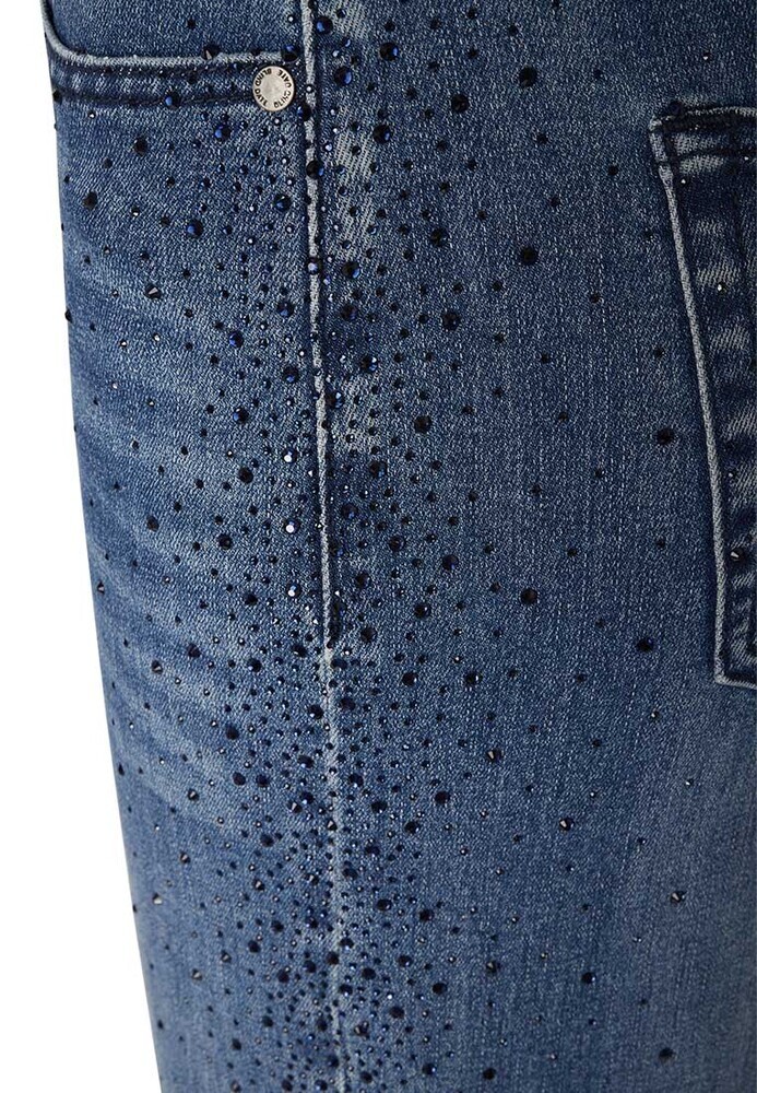 Wide-Leg High-Waist jeans