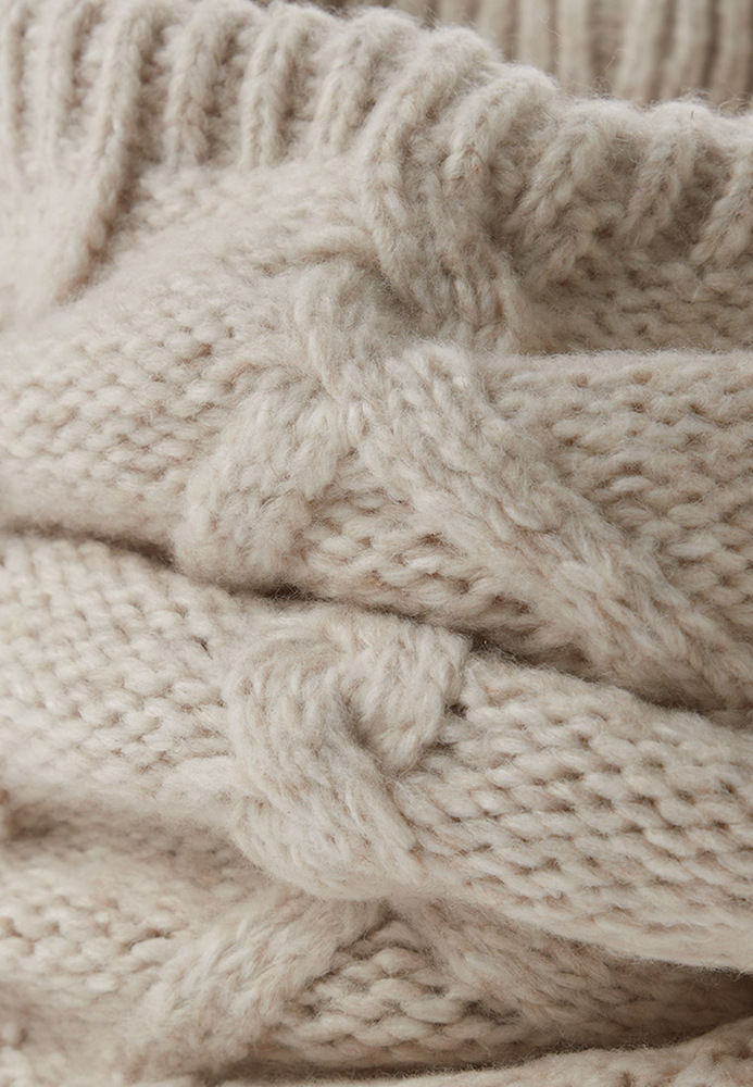 Schlauchschal mit Zopfmuster