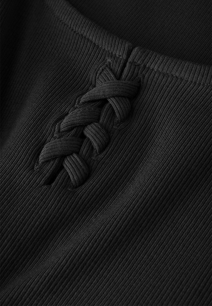 Rippshirt mit Flechtdetail