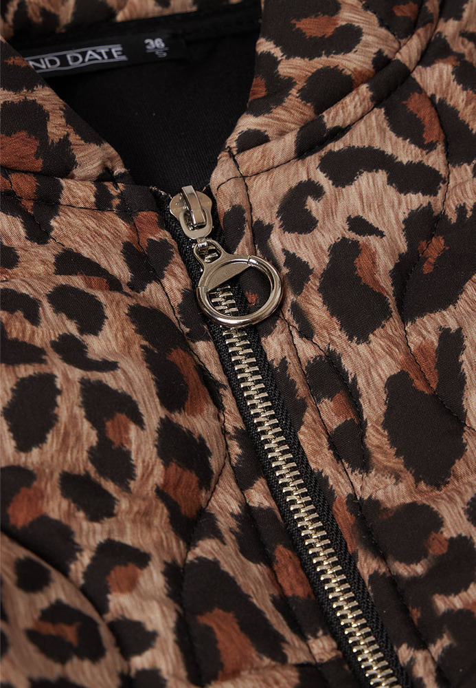 Bomberjacke im Leo-Style