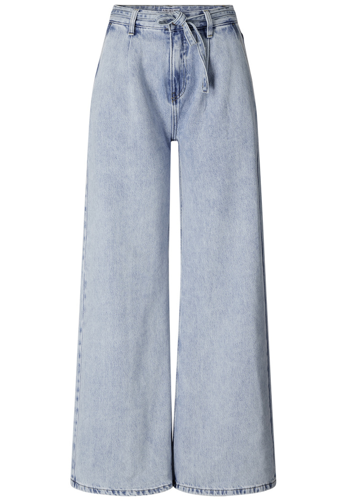 Wide-Leg High-Waist Jeans