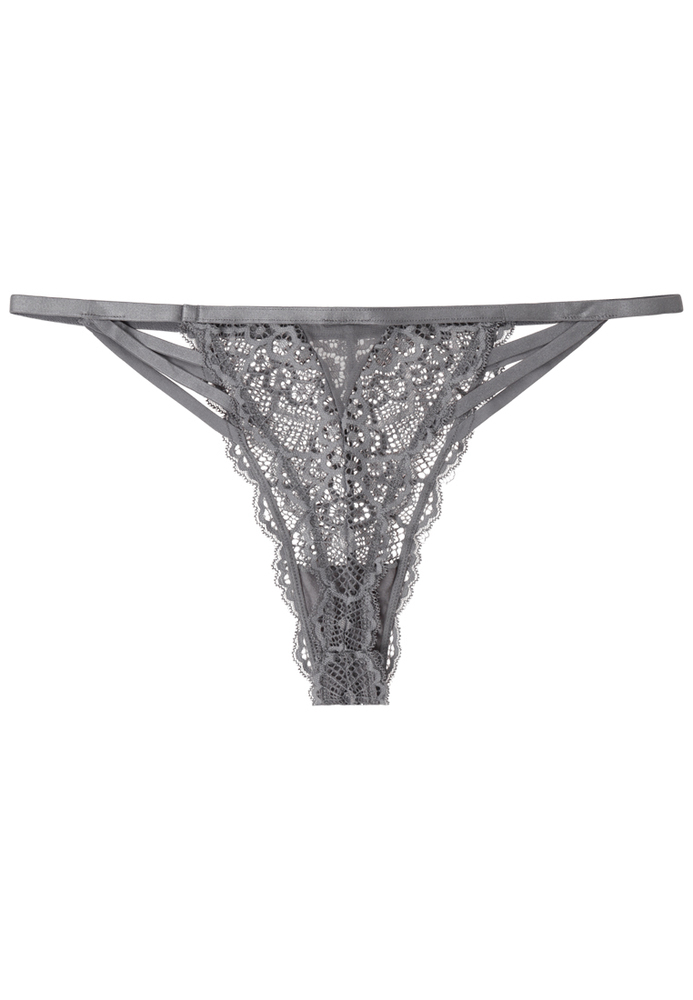 String mit floraler Spitze