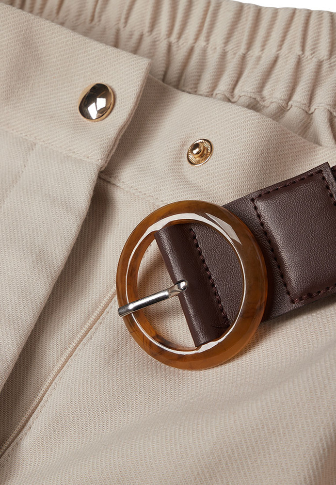 Bundfaltenhose mit Flechtgürtel